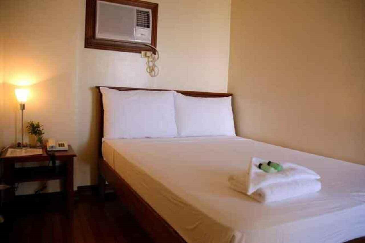 Isabelle Royale Makati Hotel San Pedro Makati Exterior foto