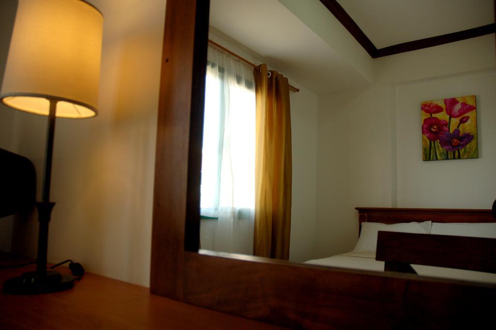 Isabelle Royale Makati Hotel San Pedro Makati Exterior foto